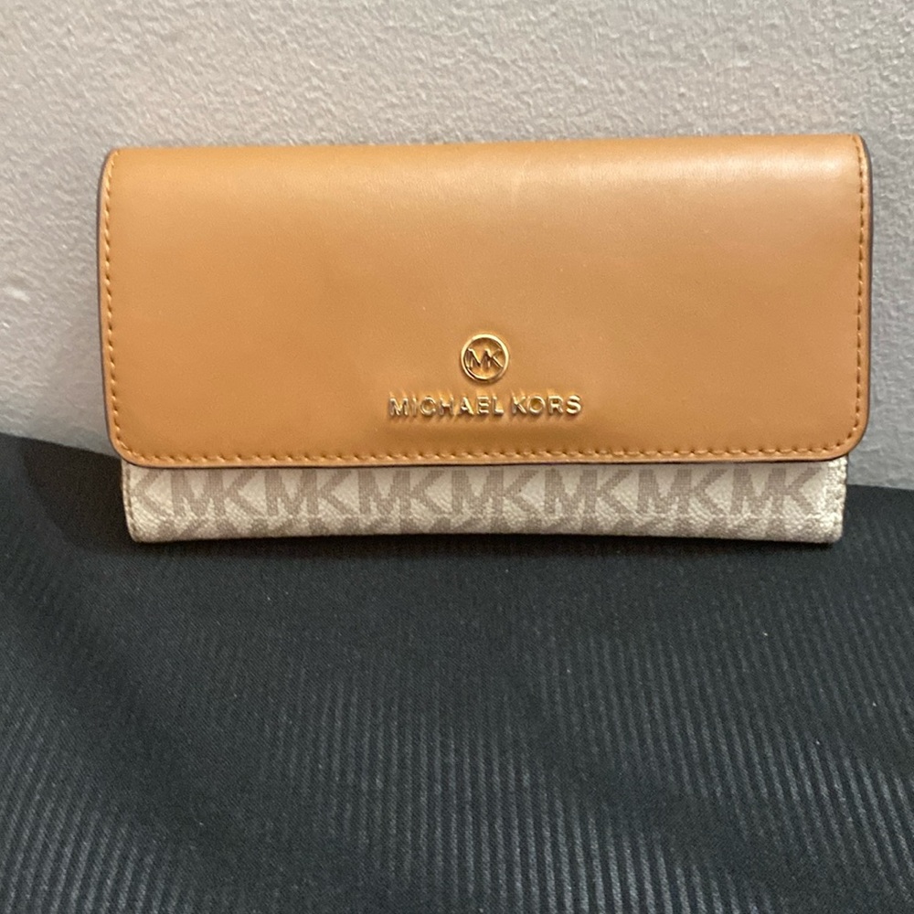 ***PRE-LOVED*** Michael Kors Wallet